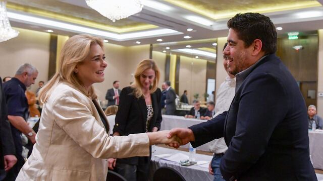 Maru Campos con líderes de la industria maquiladora de Ciudad Juárez