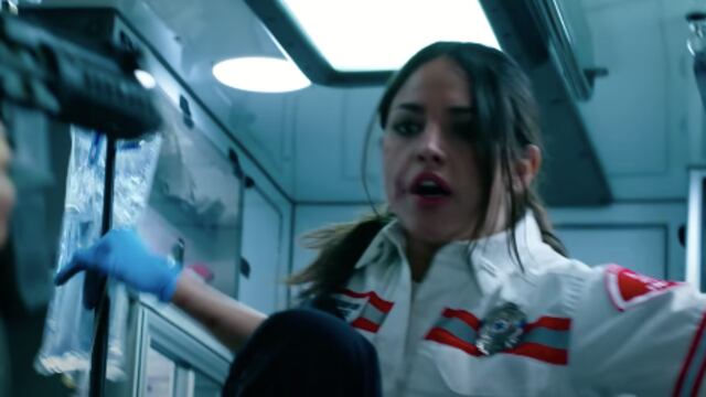 Eiza González en la película "Ambulancia"