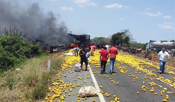 Rapiña de naranjas dulces en Autopista La Tinaja-Cosamaloapan