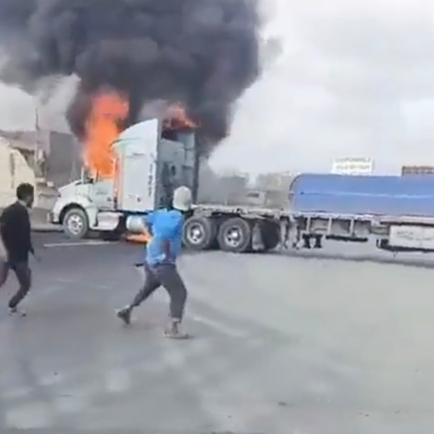 Bloqueos y violencia en Colima dejan un abatido y agentes heridos