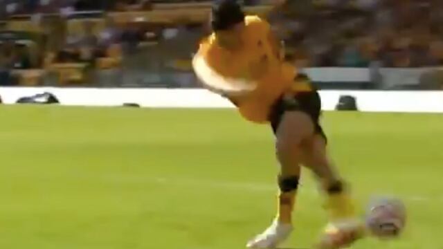 Raúl Jiménez falló al intentar una rabona