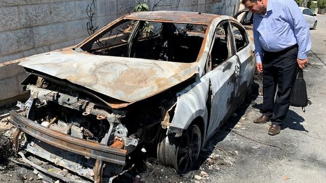 Imagen de archivo de un coche incendiado en Jit, en el norte de Cisjordania ocupada.