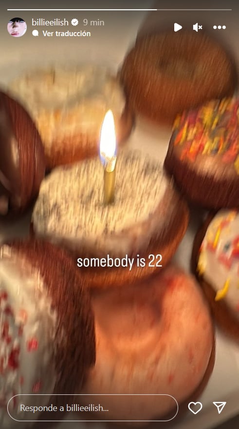 Billie Eilish celebra su cumpleaños 22 con una dona como pastel
