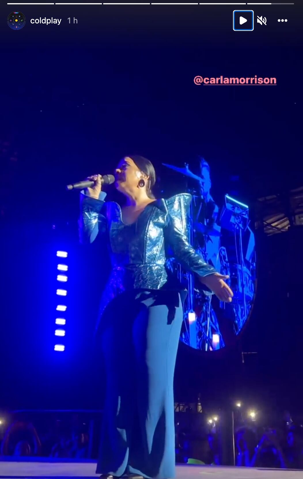 Carla Morrison abre concierto de Coldplay