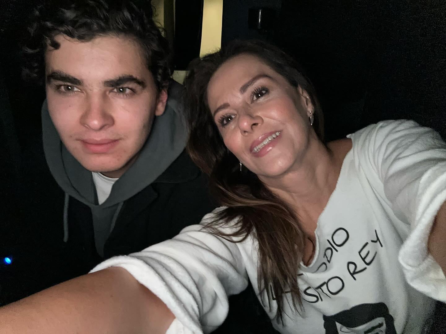 Hijo de Rafael del Villar con su mamá Vanessa.