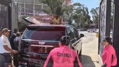 Critican a Cuauhtémoc Blanco por llegar en Cadillac al México vs Portugal