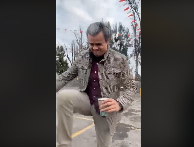 Regalan viaje y cartón de cervezas a Sofía.