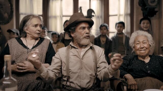 Escena de ¡Qué viva México!, película de Luis Estrada, protagonizada por Damián Alcázar