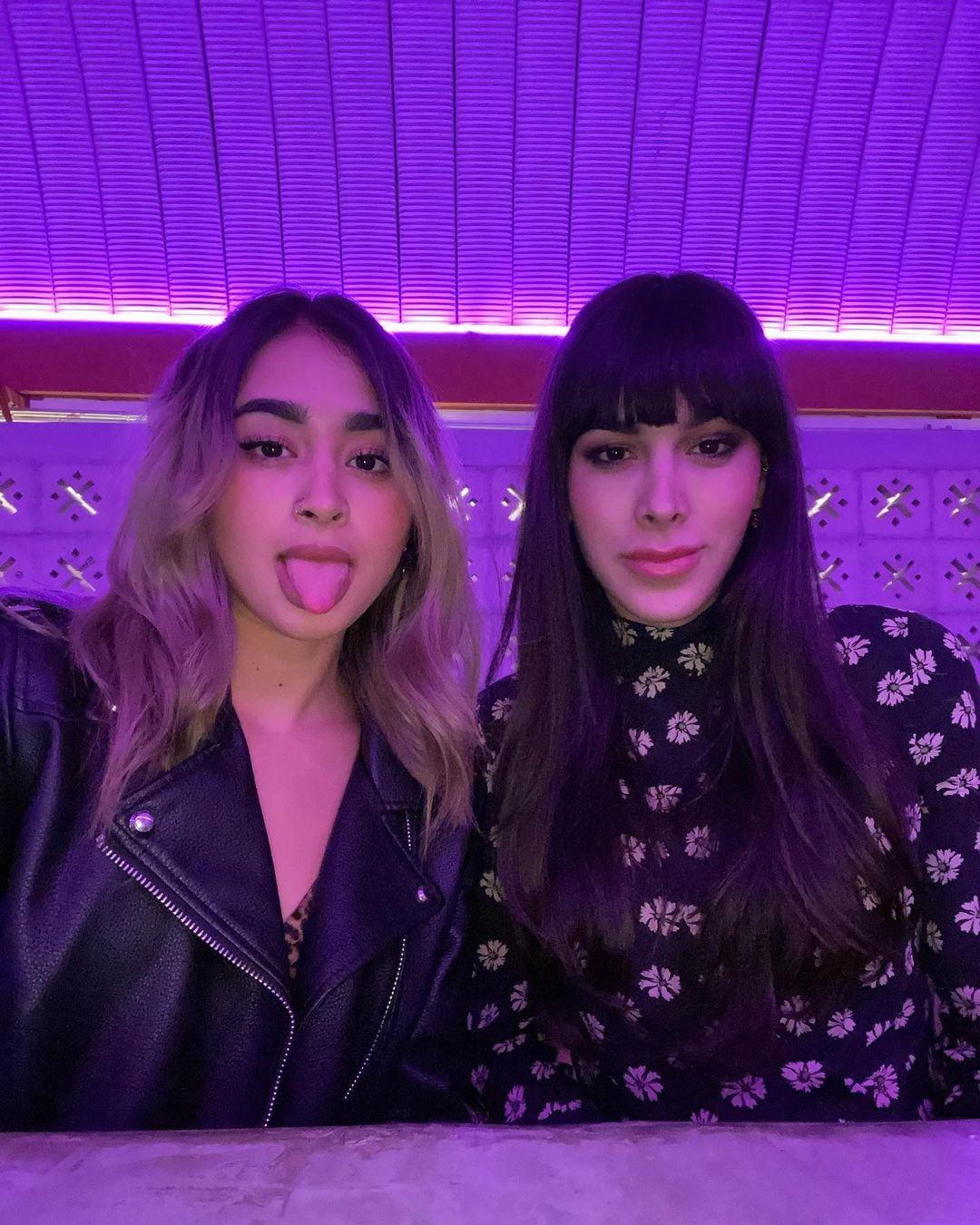 Cinthya Velázquez, Lenguas de Gato, con su hermana Victoria Volkova.