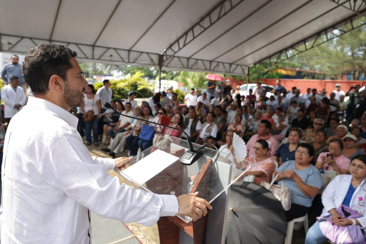 Martí Batres anuncia más mejoras para Clínica Hospital ISSSTE de Coatzacoalcos.