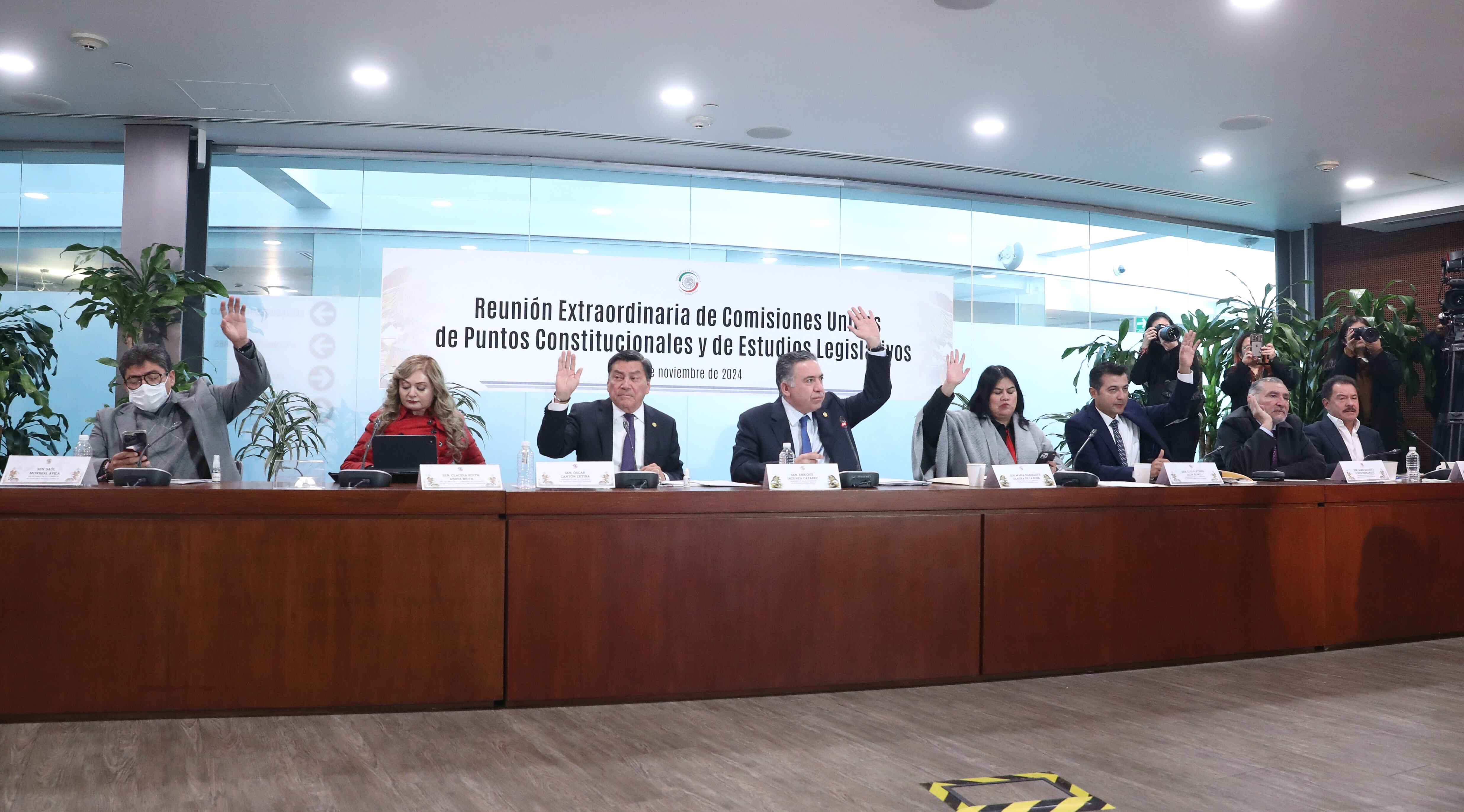 Avanza en el Senado desaparición de 7 organismos autónomos