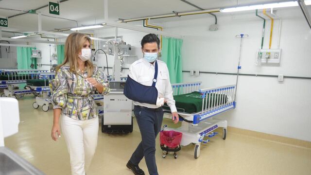 Claudia Pavlovich y Zoé Robledo.