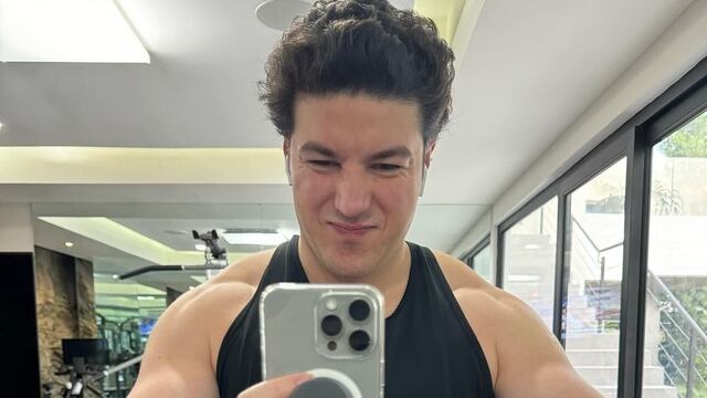 Samuel García presume los resultados de su poderoso entrenamiento previo a Navidad