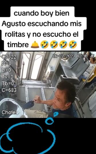 Chofer desgreñado por no bajar a pasajera