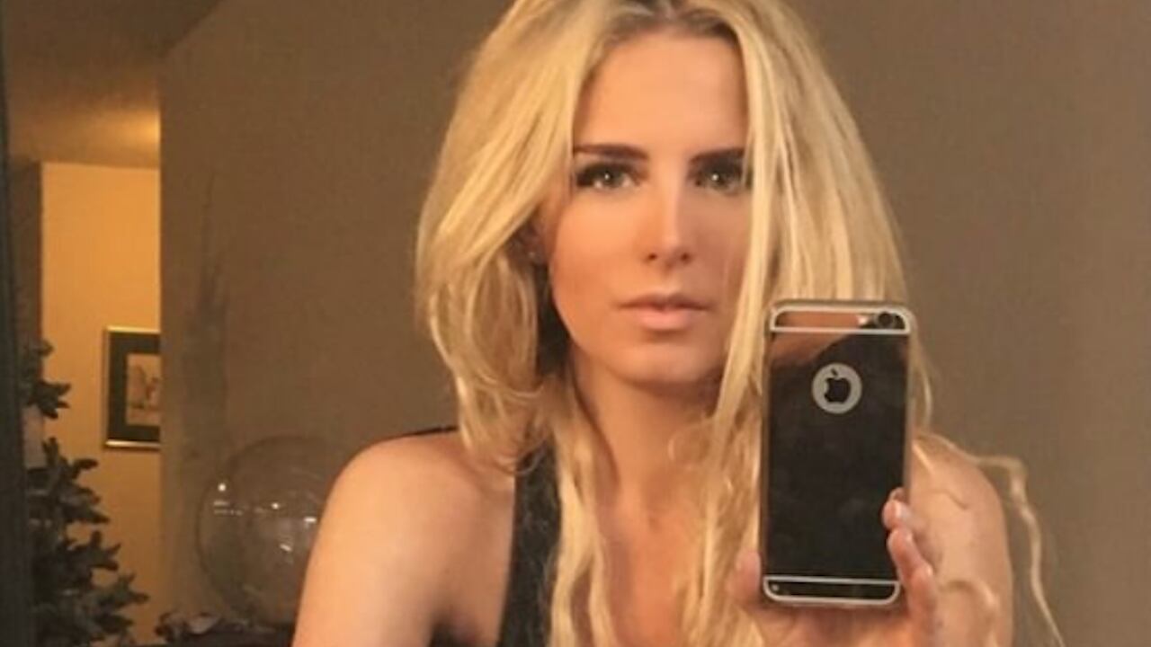 Tania Ruiz prepara uvas sabor pica fresa