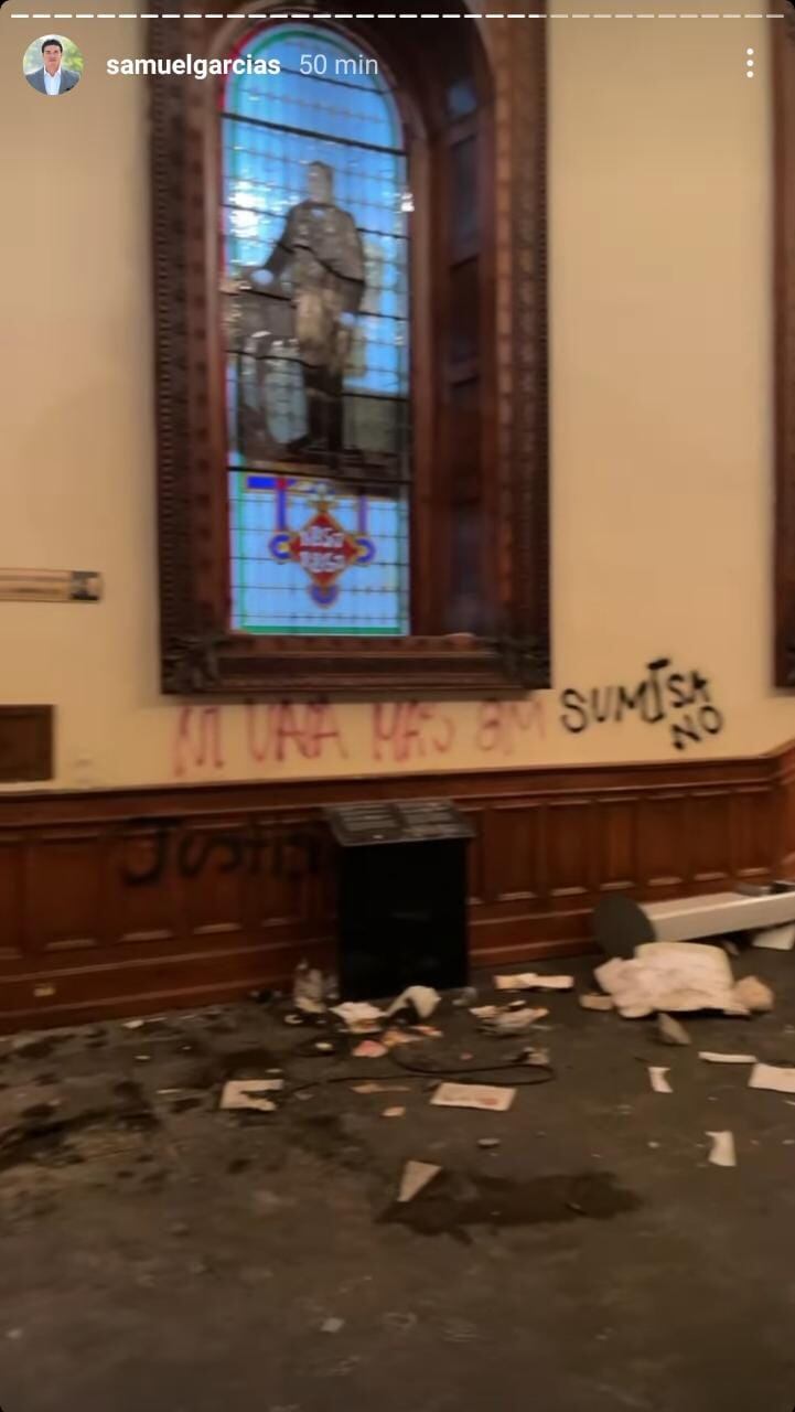 "Ni una más", "Sumisa no"