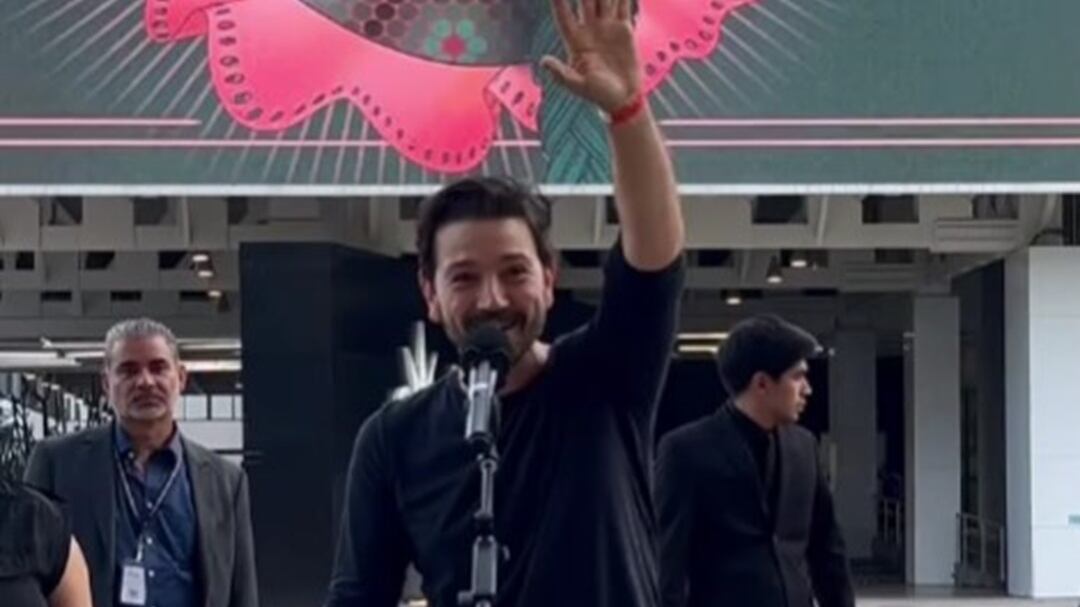 Diego Luna recibe homenaje en el Festival Internacional de Cine en Guadalajara