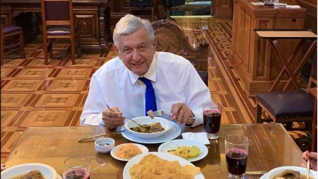 Ya no les da el tamaño a los industriales de la radio y la TV como para que AMLO se quede a comer con ellos