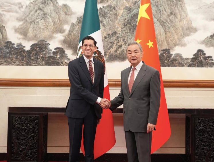 Roberto Velasco y Wang Yi