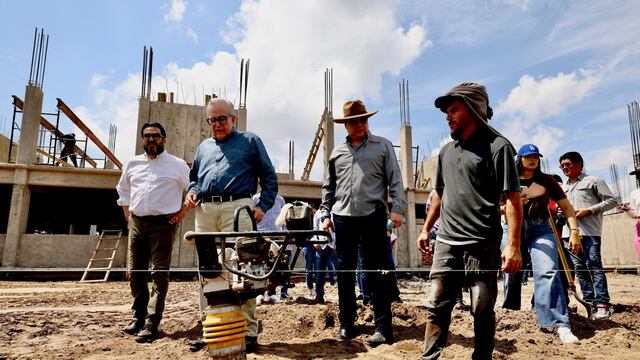Rubén Rocha supervisa construcción de Secundaria Técnica No. 101