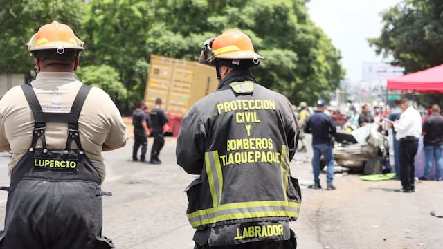 Se registra accidente en carretera de Chapala, un tráiler se queda sin frenos y choca con carros y una motocicleta.