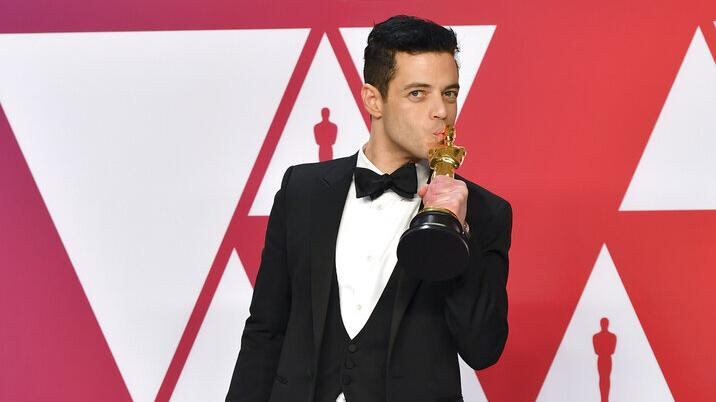 VIDEO: Rami Malek sufre caída en los Oscar