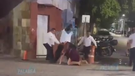 Taxistas golpean a pareja de turistas en Playa del Carmen