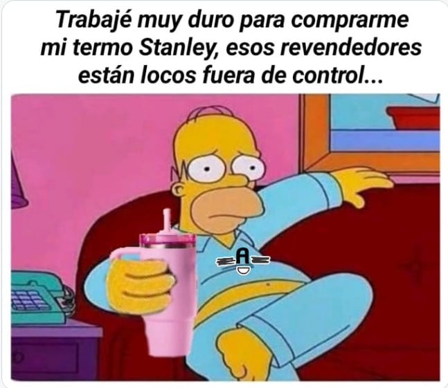 Memes del termo Stanley rosa de Starbucks