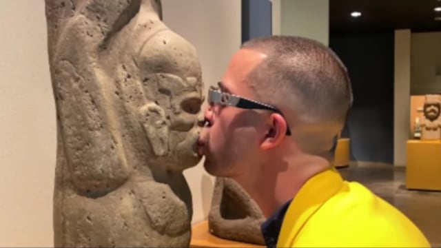 Pepx Romero lame piezas prehispánicas