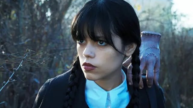 Jenna Ortega revela identidad del actor que interpreta a Dedos en serie Merlina
