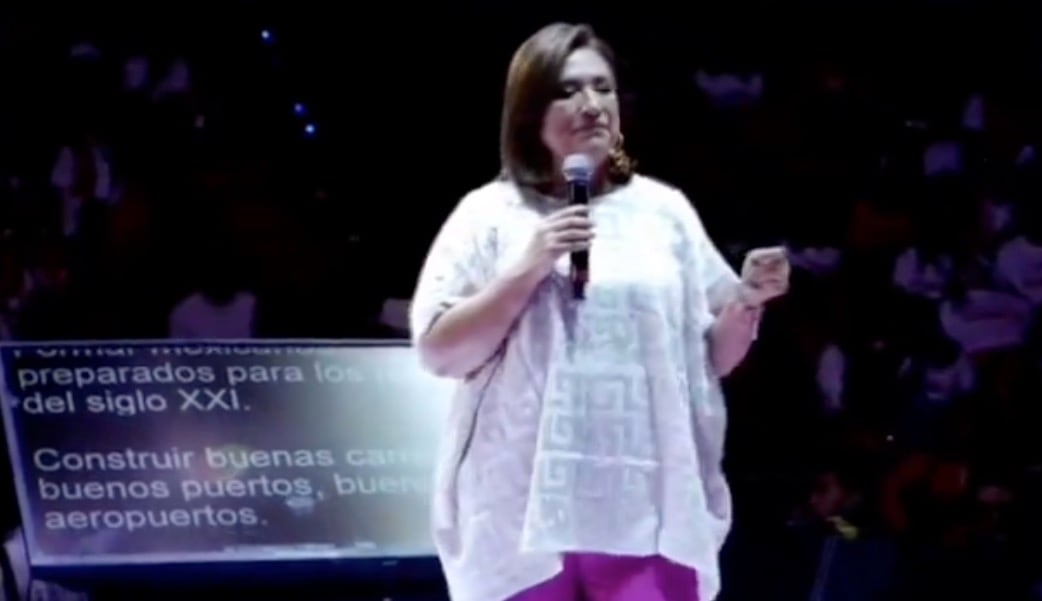 Xóchitl Gálvez y el teleprompter
