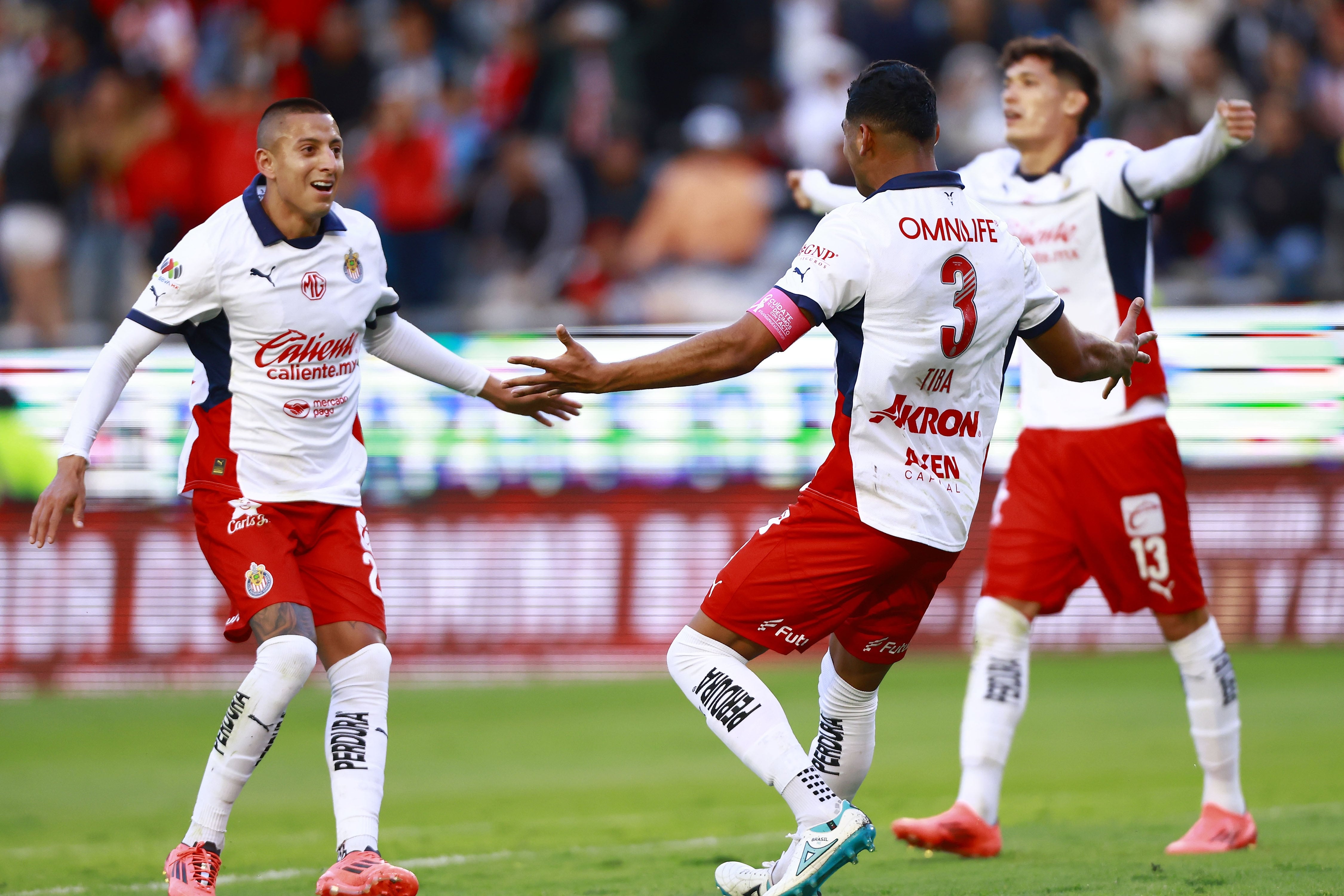 Piojo Alvarado y Tiba Sepúlveda en el Pachuca vs Chivas.