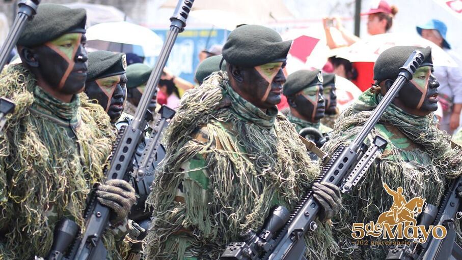Desfile Cívico Militar en Puebla por el 5 de mayo