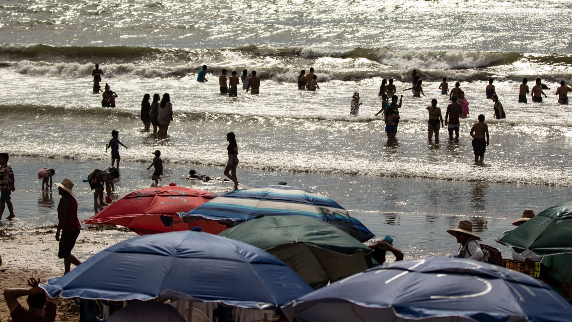 Fiscalía de Durango recomienda no viajar a Mazatlán por inseguridad; Canacintra rechaza alerta