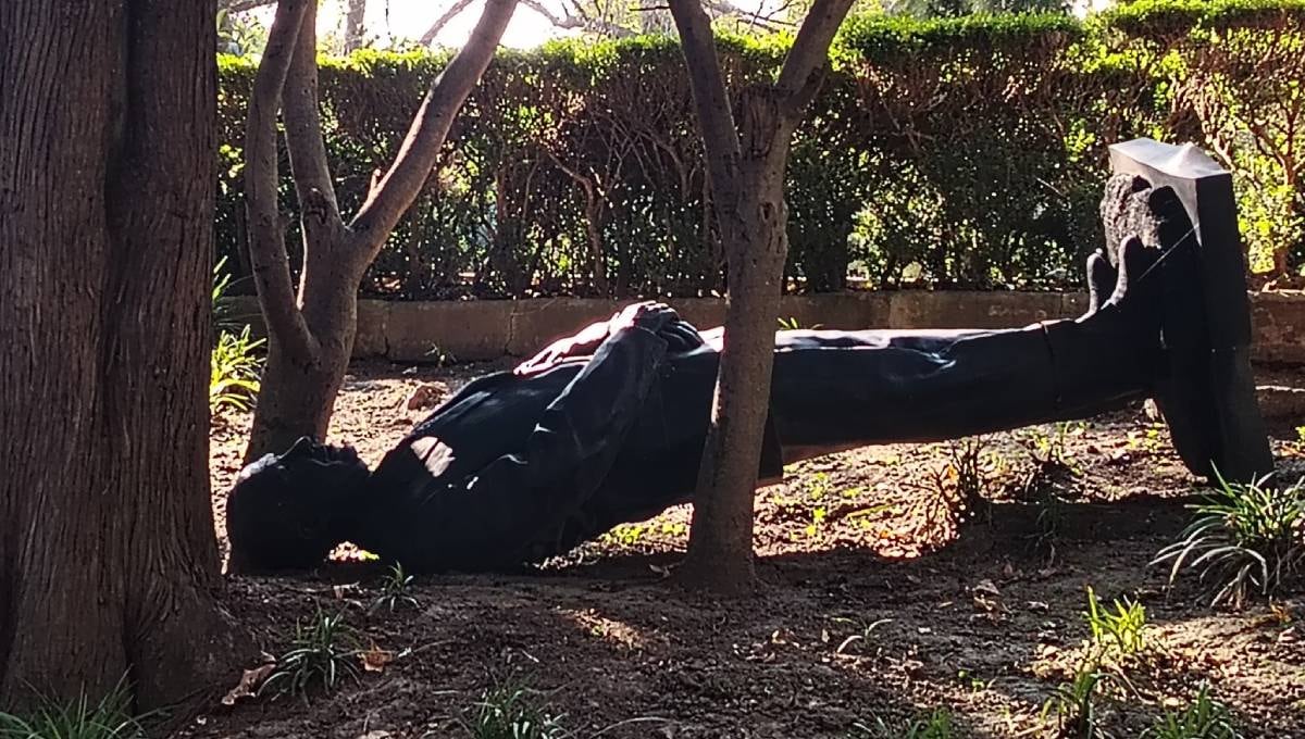 Estatua de Felipe Calderón en Los Pinos