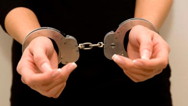 Mujer robó un banco hace 25 años; llevó una increíble vida secreta hasta que fue capturada