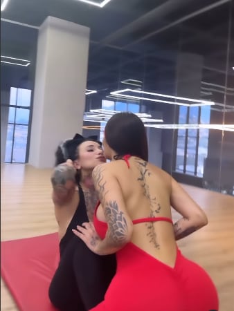 Karely Ruiz y su intensa rutina de ejercicios con besos incluidos