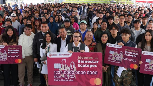 Ecatepec entrega mil tarjetas de apoyo para universitarios