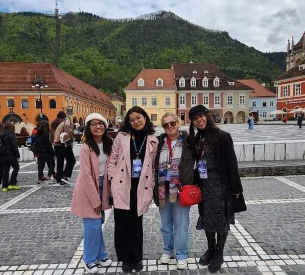 Alumnas de preparatoria en Mazatlán ganan medalla de oro en Festival de Ciencia de Rumania