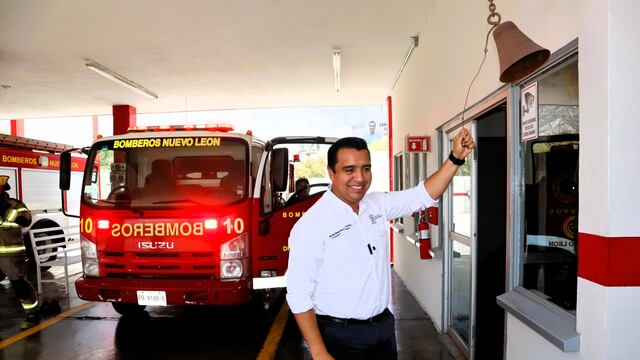 Jesús Nava hace pago inicial a Patronato de Bomberos