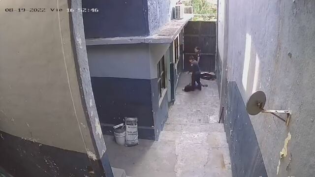 Abigail Hay Urrutia fue golpeada por mujeres policía