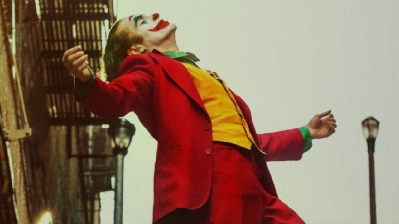 Joker bailando en las escaleras