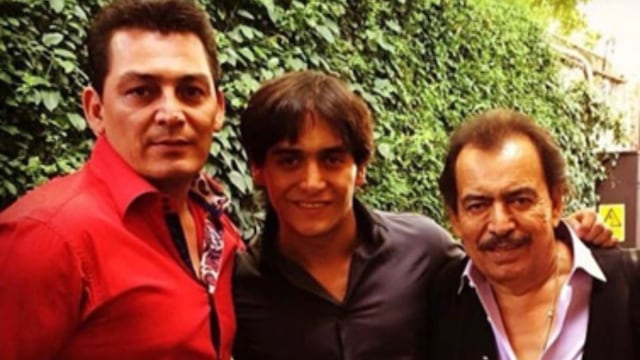 José Manuel Figueroa manda besos al cielo para los dos hombres que más ama