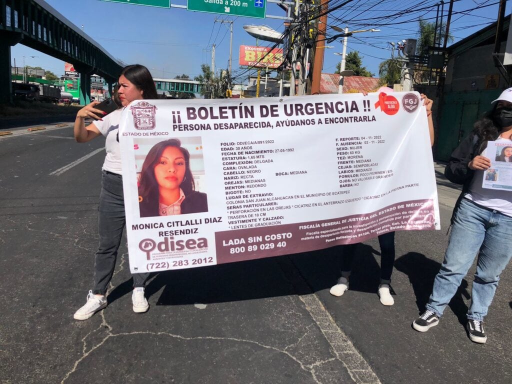 Protesta por desaparición de la maestra Mónica Citlalli