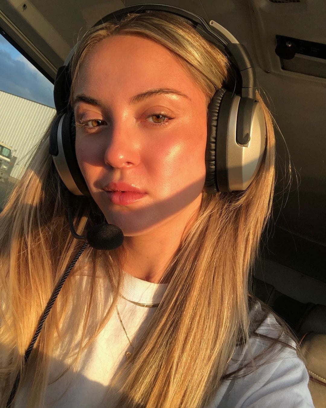 Influencer que viajó a Cancún desde Canadá en una fiesta en un avión sin medidas anti Covid-19/ @diaryofisabelle