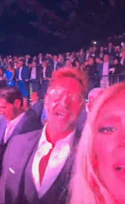 Gabriel Soto hablando con Wendy Guevara en su live.