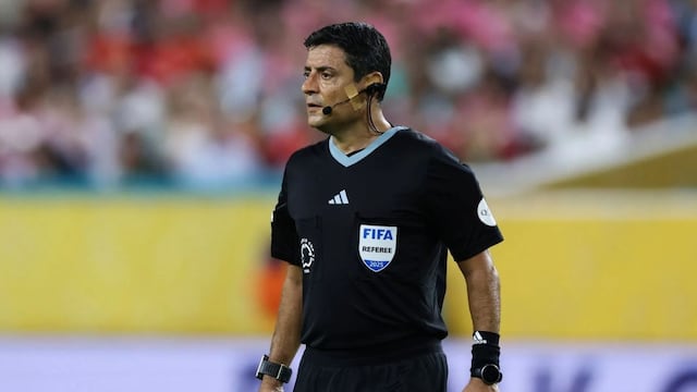 Alireza Faghani, árbitro de fútbol australiano