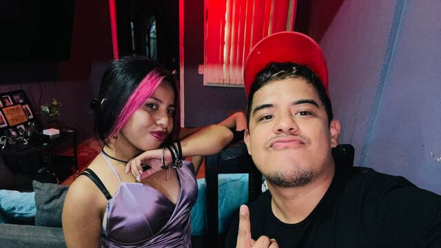 Lupita TikTok con James, su mánager.