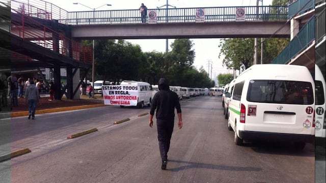 Transportistas realizan bloqueo en la Vía López Portillo a la altura de Chilpan