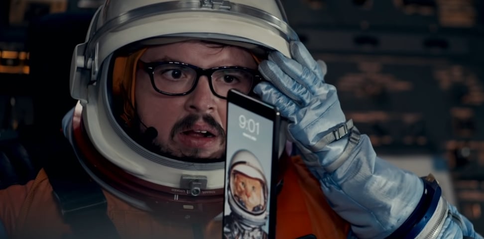 John Bradley en la película 'Moonfall'